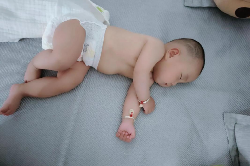 桐城宝宝脚心出汗怎么回事